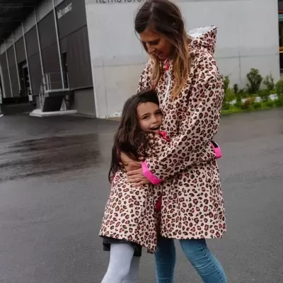 Hello Hossy Poncho de Chuva Léopard