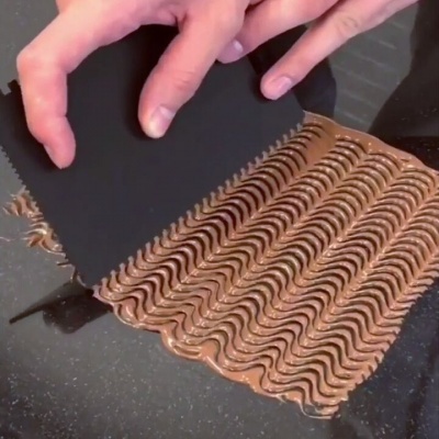 PENTE DE PLÁSTICO PARA CHOCOLATE