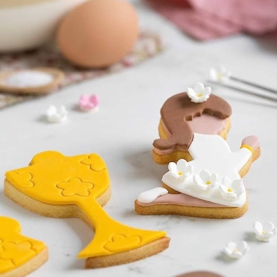 Cortador de comunhão menina