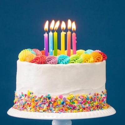 VELAS COLORIDAS DE ANIVERSÁRIO 6CM 24U