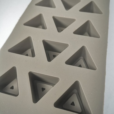 MOLDE SILICONE BOMBONS TRIANGULO