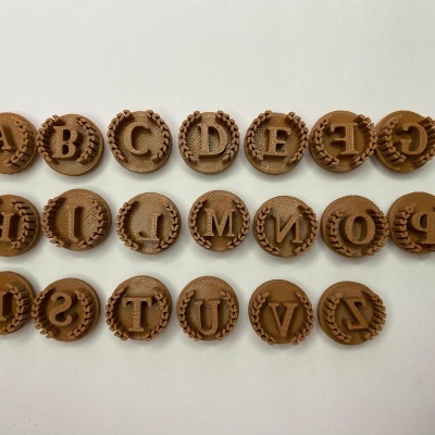 CARIMBOS BRIGADEIROS LETRAS COM FOLHA (ler descrição)