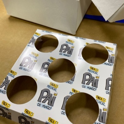 CAIXA C/ JANELA + BASE 5 BRIGADEIROS PAI