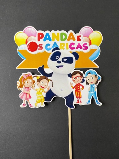 TOPO DE BOLO PANDA E OS CARICAS