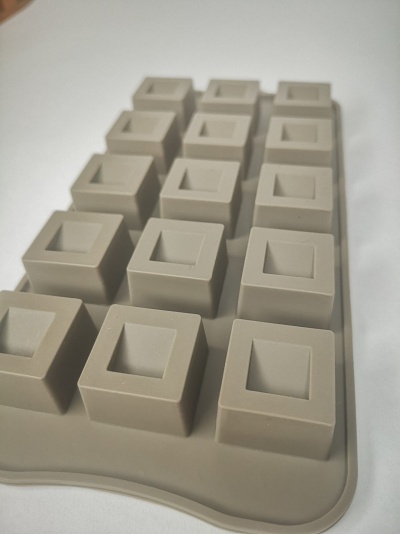 MOLDE SILICONE BOMBONS QUADRADOS