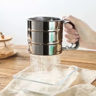 Caneca Polvilhador e Peneira em Inox Caneca Polvilhador e Peneira em Inox