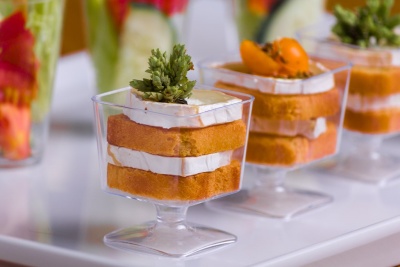 COPO QUAD.C/PÉ PS 8CL 4,5x4,5x5,3CM PACK 12