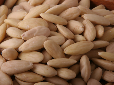 Amêndoa inteira sem pele