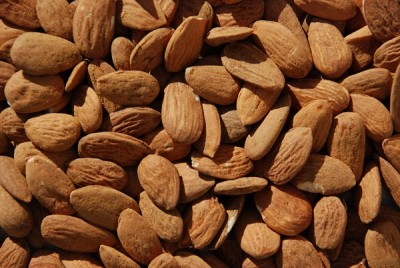 Amêndoa inteira com pele