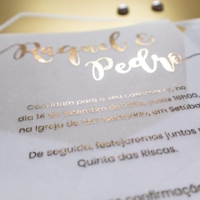 Convite de Casamento Moderno Branco e Dourado