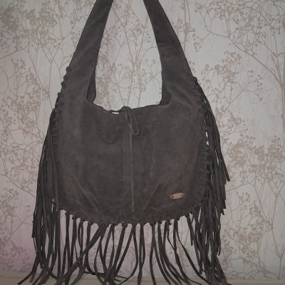 Bolsa camurça com franjas