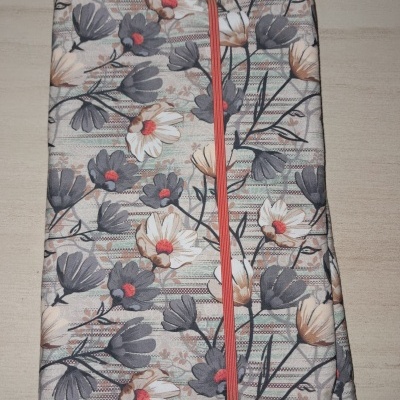 Capa com padrões florais