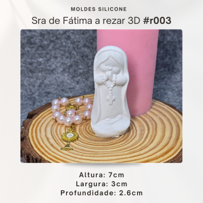 Senhora de Fátima a rezar 3D
