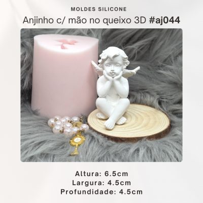 Anjinho com mão no queixo 3D