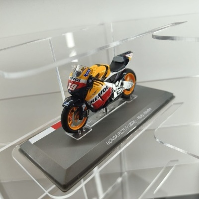 Expositor Ignition - Motas Escala 1/18 com base, Carros Escala 1/43 com base ou Carros Escala 1/24 sem base Expositor Ignition - Motas Escala 1/18 com base, Carros Escala 1/43 com base ou Carros Escala 1/24 sem base