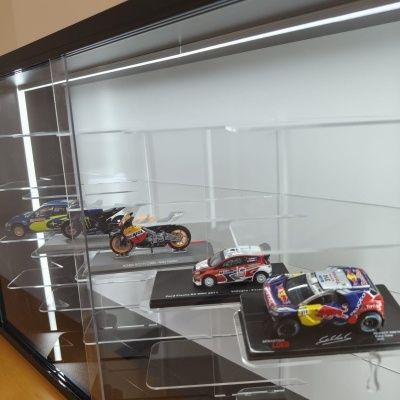 Expositor Ignition - Motas Escala 1/18 com base, Carros Escala 1/43 com base ou Carros Escala 1/24 sem base Expositor Ignition - Motas Escala 1/18 com base, Carros Escala 1/43 com base ou Carros Escala 1/24 sem base