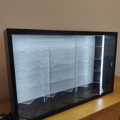 Expositor Ignition - Motas Escala 1/18 com base, Carros Escala 1/43 com base ou Carros Escala 1/24 sem base Expositor Ignition - Motas Escala 1/18 com base, Carros Escala 1/43 com base ou Carros Escala 1/24 sem base