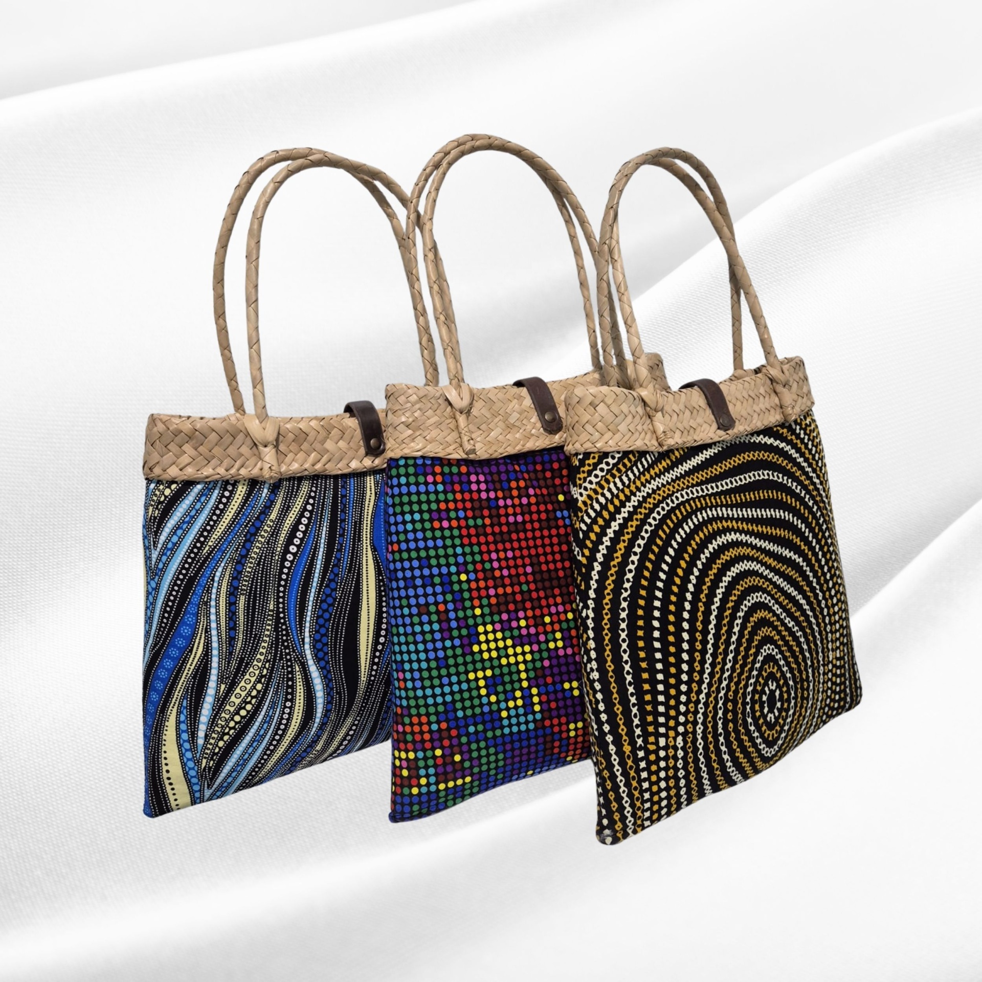 Cesto Palha Asas c/ Dobra Capulana Modern Afro Cesto Palha Asas c/ Dobra Capulana Modern Afro
