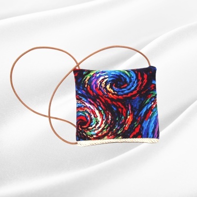 Pochette Palha c/ Alça de cabedal e capa em capulana