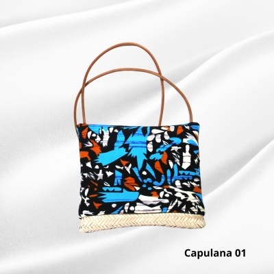 Pochette Palha c/ Alça de cabedal e capa em capulana