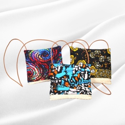Pochette Palha c/ Alça de cabedal e capa em capulana
