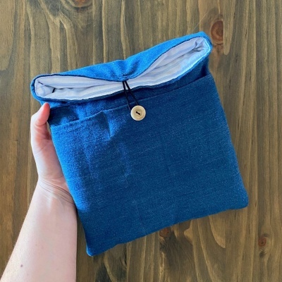 Bolsa para Tablet e Portátil em Tecido e Fecho Ajustável Bolsa para Tablet e Portátil em Tecido e Fecho Ajustável