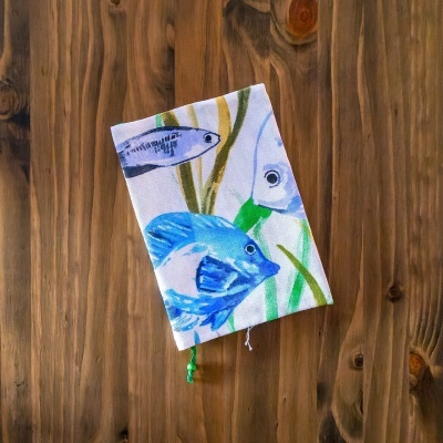 Capa para Livros em Tecido com Largura Ajustável