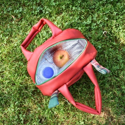 https://www.murta.eco/product/lancheira-termica-bolso-exterior-e-pegas-formato-divertido