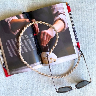 Fita para Óculos em Macramé Cor Neutra Fita para Óculos em Macramé Cor Neutra