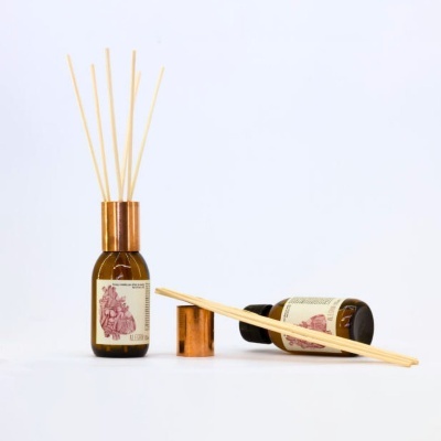 Óleos Aromáticos Naturais e Difusores de Varetas Óleos Aromáticos Naturais e Difusores de Varetas