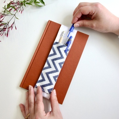 Porta-lápis e Canetas para Blocos – Artesanal e Solidário Porta-lápis e Canetas para Blocos – Artesanal e Solidário