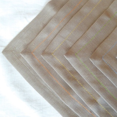 Guardanapos de Tecido Costura Simples e Decorativa