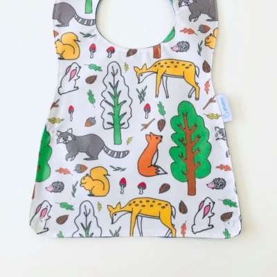 Babetes em Tecido Impermeável com Rebordo