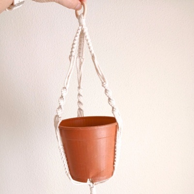https://www.murta.eco/product/suportes-para-vasos-suspensos-em-macrame-dois-tamanhos