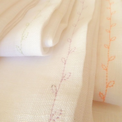 Guardanapos de Tecido Costura Simples e Decorativa