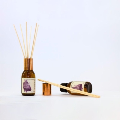 Óleos Aromáticos Naturais e Difusores de Varetas Óleos Aromáticos Naturais e Difusores de Varetas