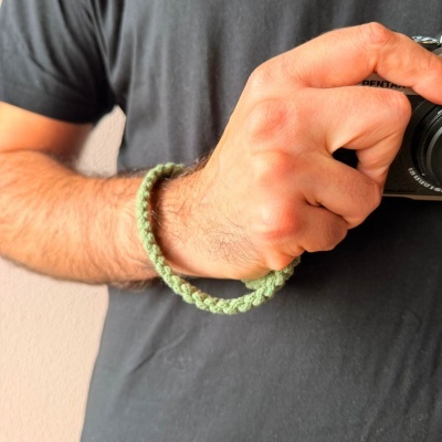 Fita de Pulso em Macramé com Mola e Argola