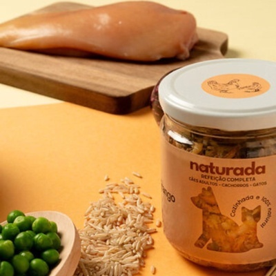 Alimento Húmido Natural e Cozinhado para Cães e Gatos Alimento Húmido Natural e Cozinhado para Cães e Gatos