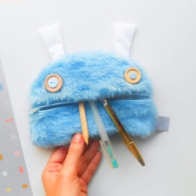 Estojo em Tecido Divertido e Versátil – Artesanal e Dois Tamanhos Estojo em Tecido Divertido e Versátil – Artesanal e Dois Tamanhos