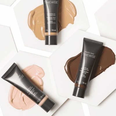 Base de Maquilhagem Luminosa 3D™ Timewise® (30 ml) - para peles Normais a Secas