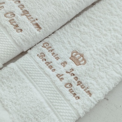 Conjunto Bordado bodas de Ouro Personalizado com Nomes Próprios Conjunto Bordado bodas de Ouro Personalizado com Nomes Próprios