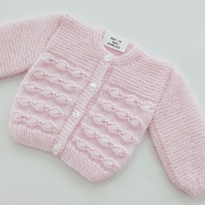 https://www.nicolalopes.pt/product/casaco-para-bebe-rosa-bebe