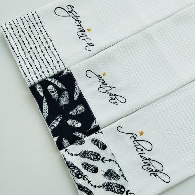 https://www.nicolalopes.pt/product/conjunto-3-panos-de-cozinha-bordados