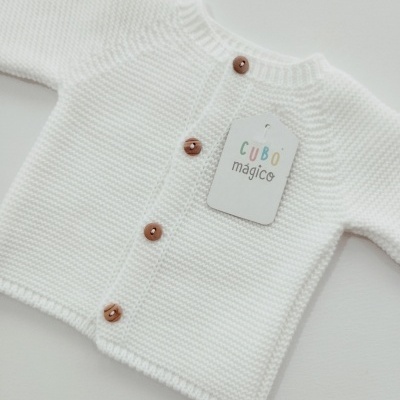 https://www.nicolalopes.pt/product/casaco-de-malha-para-bebe-branco