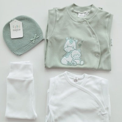 https://www.nicolalopes.pt/product/conjunto-para-bebe-verde-seco