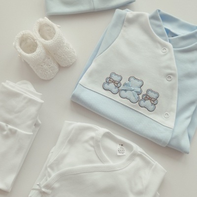 https://www.nicolalopes.pt/product/conjunto-para-bebe-azul-bebe