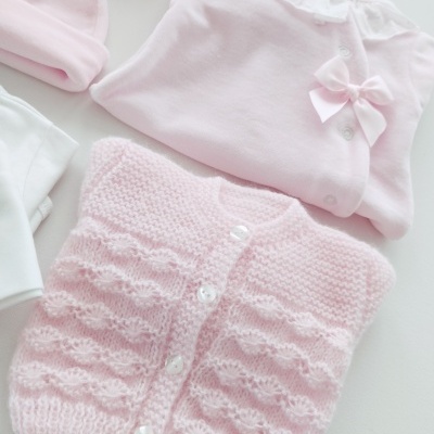 https://www.nicolalopes.pt/product/conjunto-para-bebe-rosa-bebe-5