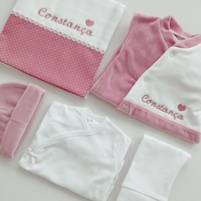 https://www.nicolalopes.pt/product/conjunto-primeira-roupinha-personalizado