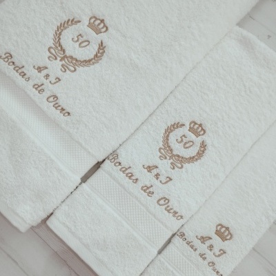 https://www.nicolalopes.pt/product/conjunto-bordado-bodas-de-ouro-personalizado https://www.nicolalopes.pt/product/conjunto-bordado-bodas-de-ouro-personalizado