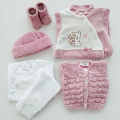 https://www.nicolalopes.pt/product/conjunto-para-bebe-rosa-velho-3
